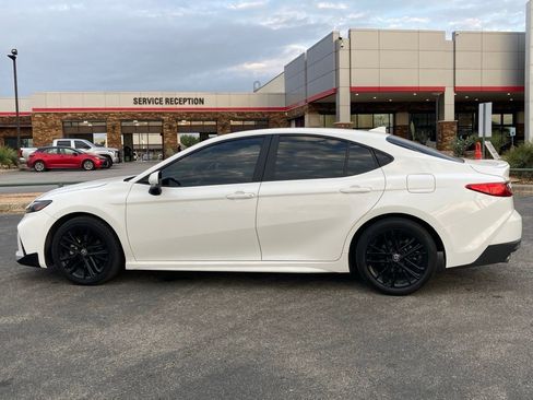 Used 2025 Toyota Camry SE image 7