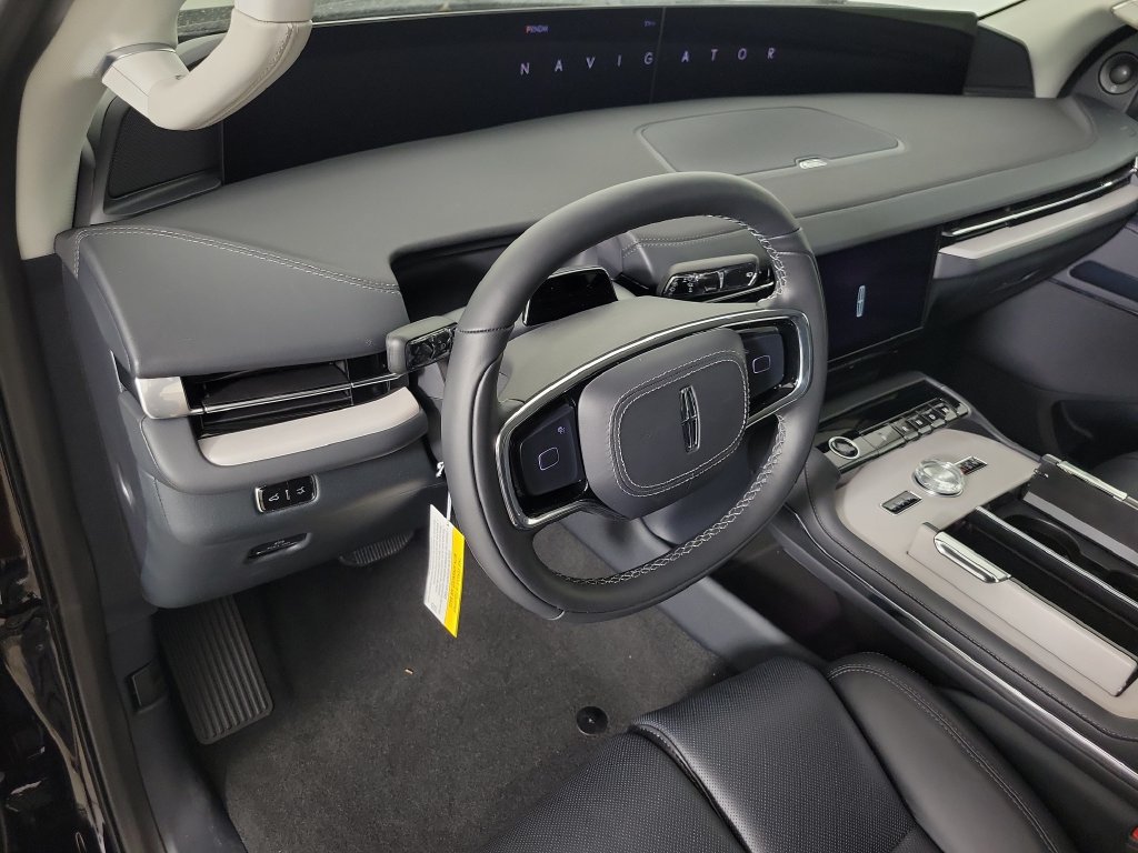 New 2027 Lincoln Navigator Premiere RWD image 18