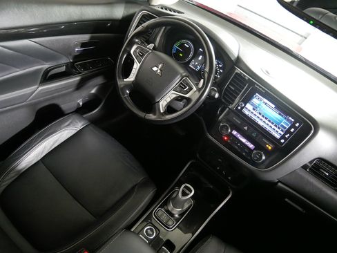 Used 2018 Mitsubishi Outlander GT AWD/4WD image 9