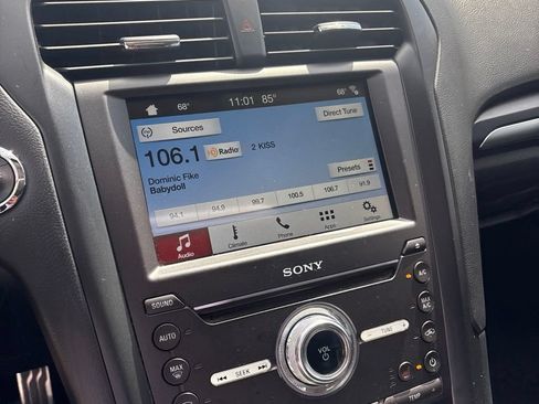 Used 2018 Ford Fusion Titanium FWD image 12