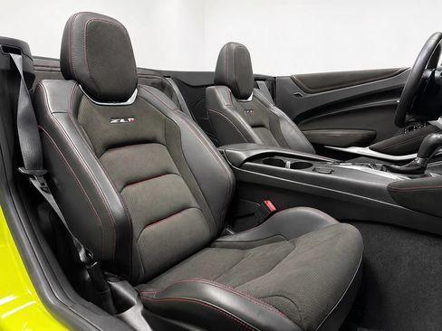 Used 2020 Chevrolet Camaro ZL1 RWD image 18