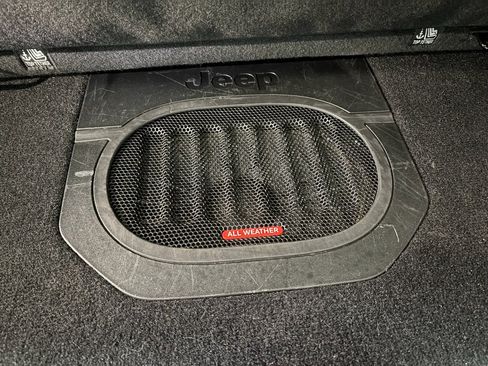 Used 2025 Jeep Wrangler Sport AWD/4WD image 10