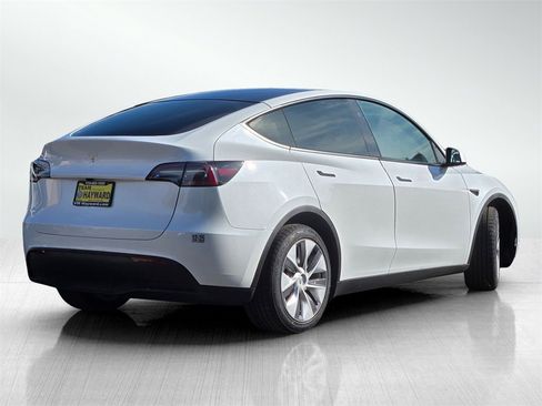 Used 2023 Tesla Model Y 2WD image 4