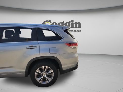 Used 2014 Toyota Highlander XLE FWD image 30
