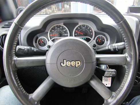 Used 2007 Jeep Wrangler Unlimited Sahara w/ Dual Top Group image 13