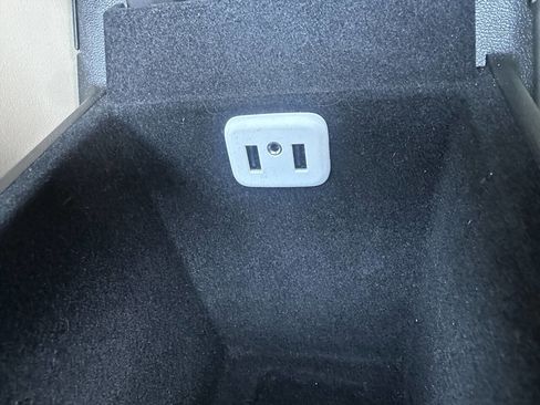 Used 2017 Cadillac XT5 Base 4dr SUV image 29