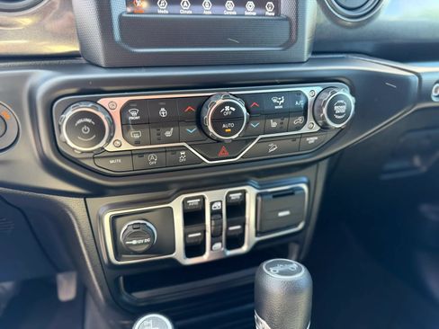 Used 2019 Jeep Wrangler Unlimited Sport AWD/4WD image 35