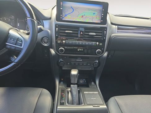 Used 2023 Lexus GX 460 Premium w/ Accessory Package AWD/4WD image 10