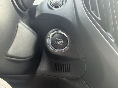Used 2025 Subaru Forester Premium AWD/4WD image 17