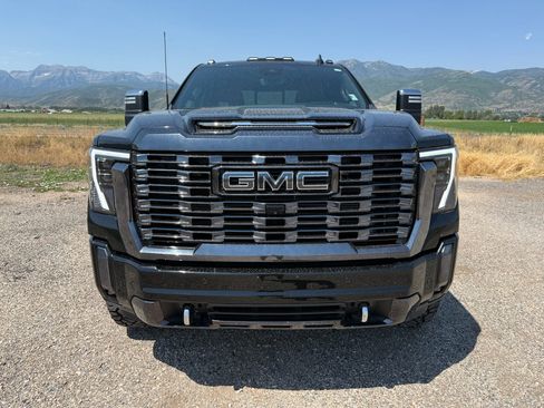 Used 2024 GMC Sierra 3500 Denali Ultimate AWD/4WD image 2