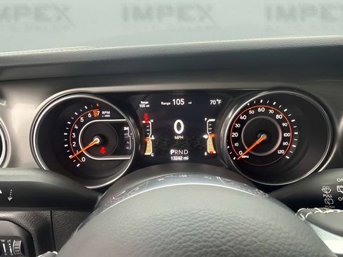 Used 2018 Jeep Wrangler Unlimited Sahara AWD/4WD image 12