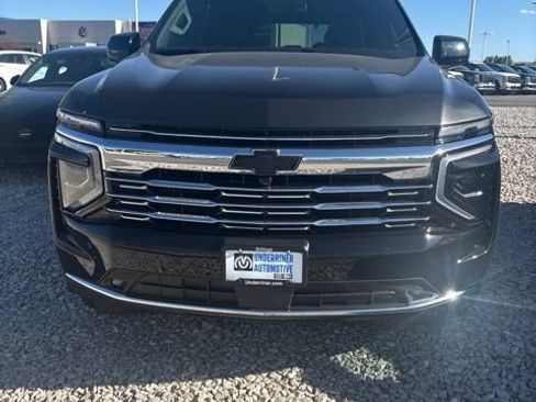 Used 2025 Chevrolet Tahoe Premier AWD/4WD image 2