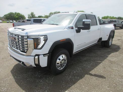 New 2026 GMC Sierra 3500 Denali w/ Denali Reserve Package AWD/4WD image 11