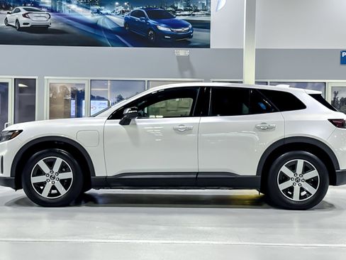 Used 2024 Honda Prologue EX image 2