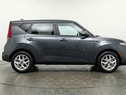 Used 2025 Kia Soul LX w/ LX Technology Package image 11