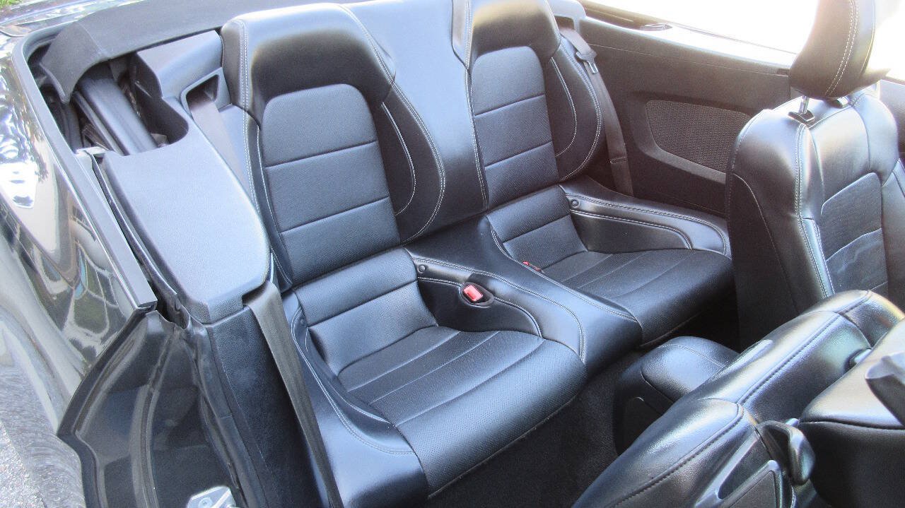 Used 2019 Ford Mustang Premium w/ Equipment Group 201A RWD image 18