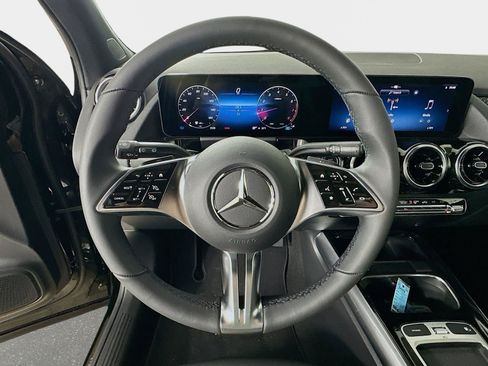 Certified 2026 Mercedes-Benz GLA 250 4MATIC image 11