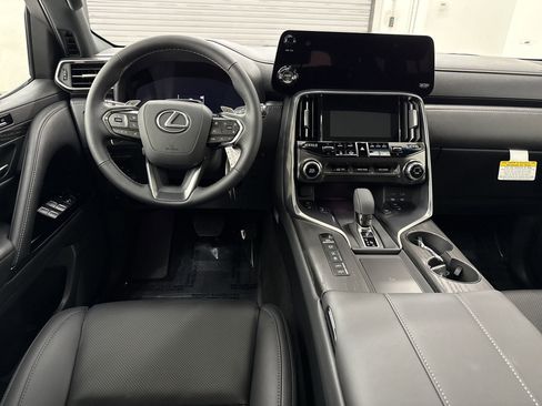 New 2025 Lexus LX 700h Overtrail image 4