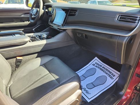 Used 2024 Jeep Wagoneer L Series II image 49