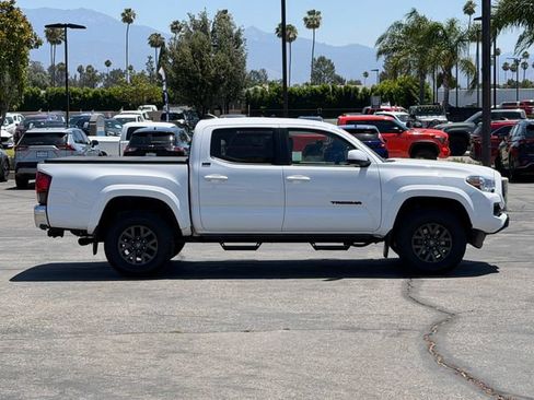 Used 2022 Toyota Tacoma SR5 RWD image 4