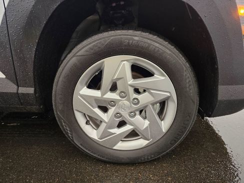 Used 2024 Hyundai Kona SE image 8