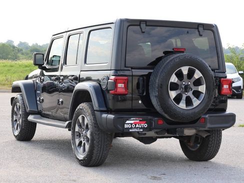 Used 2018 Jeep Wrangler Unlimited Sahara AWD/4WD image 11