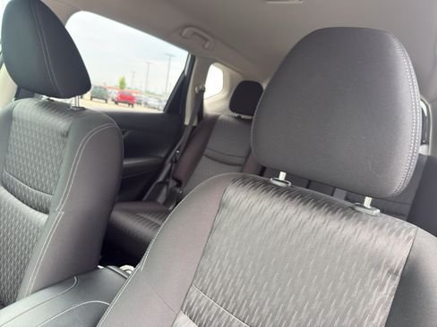 Used 2019 Nissan Rogue SV w/ Premium Package FWD image 27