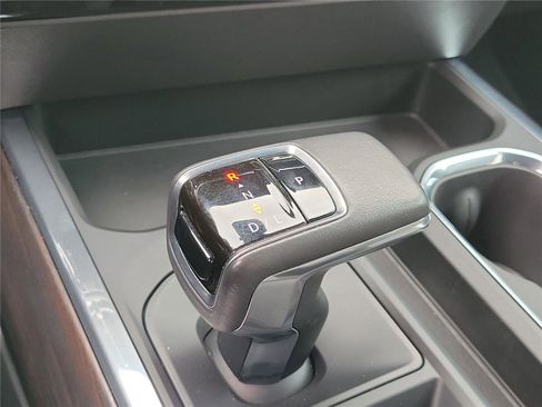Used 2022 GMC Sierra 1500 SLT AWD/4WD image 30