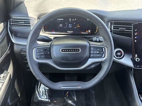 Used 2023 Jeep Wagoneer Series II AWD/4WD image 19