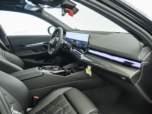 New 2026 BMW i5 eDrive40 w/ M Sport Package image 17