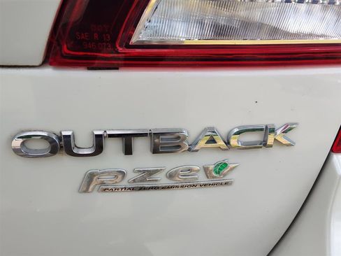 Used 2016 Subaru Outback 2.5i Premium AWD/4WD image 6