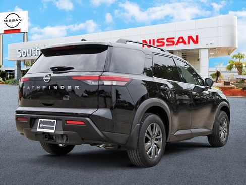 New 2026 Nissan Pathfinder SV w/ SV Premium Package FWD image 4