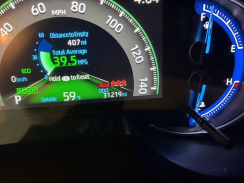 Used 2025 Toyota RAV4 LE image 39