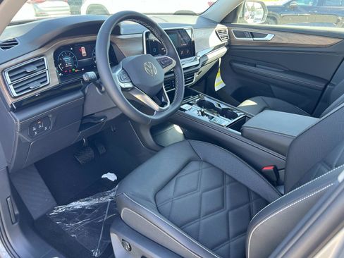 New 2026 Volkswagen Atlas SE FWD image 5