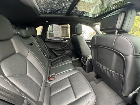 Used 2019 Porsche Macan S image 21