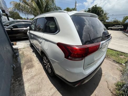 Used 2020 Mitsubishi Outlander SEL FWD image 3