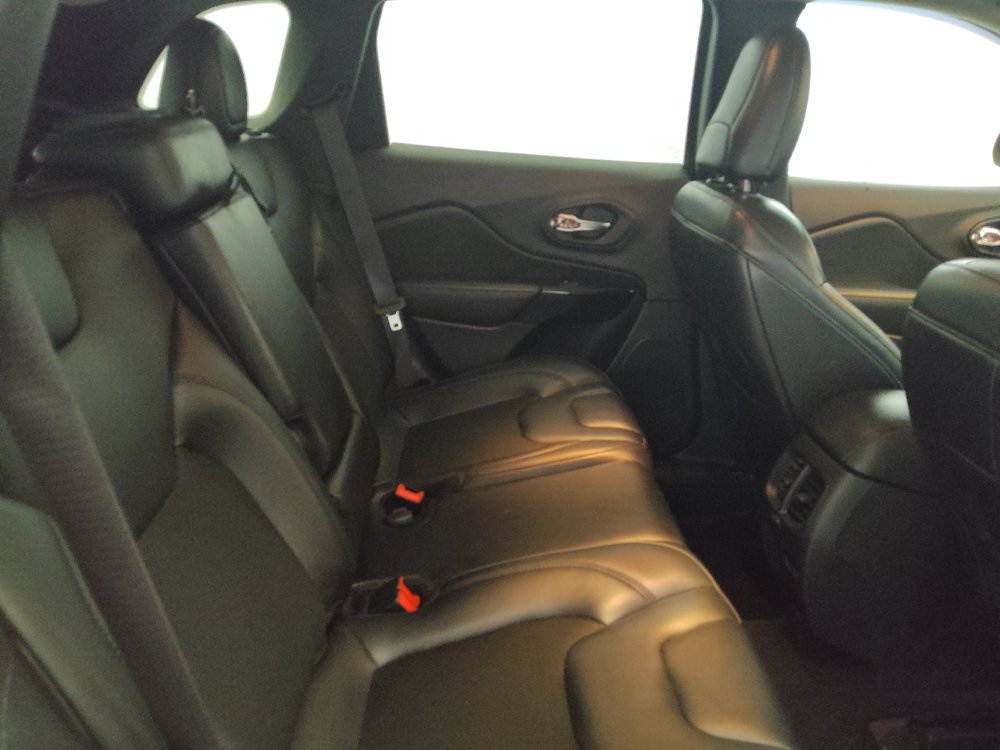 Used 2021 Jeep Cherokee Latitude Plus AWD/4WD image 19
