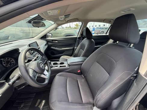 Used 2025 Nissan Altima 2.5 SV FWD image 27