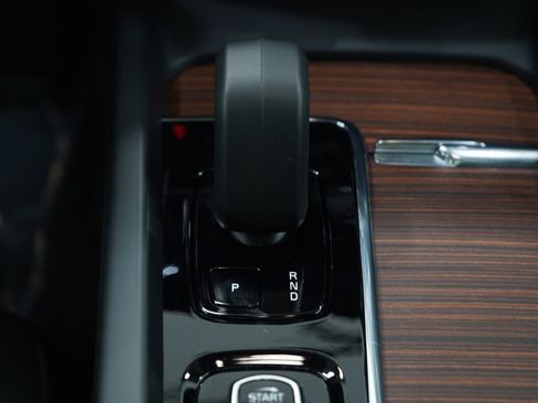 Used 2025 Volvo V60 B5 Cross Country Plus image 20