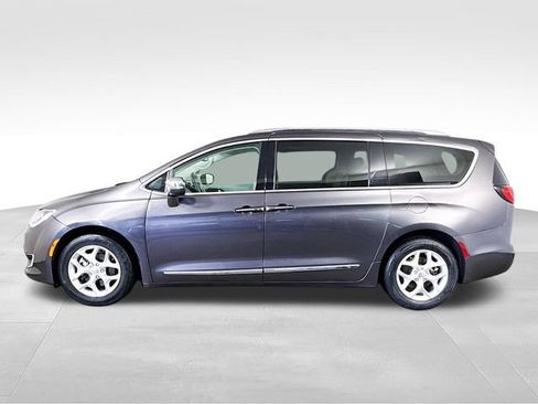 Used 2020 Chrysler Pacifica Limited FWD image 11