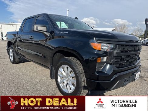 Used 2023 Chevrolet Silverado 1500 Custom image 1