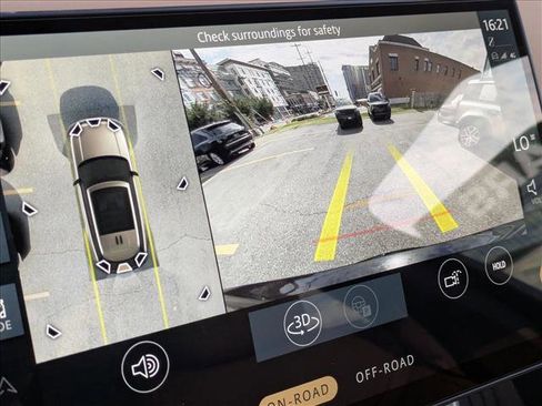 New 2025 Land Rover Range Rover SE image 13