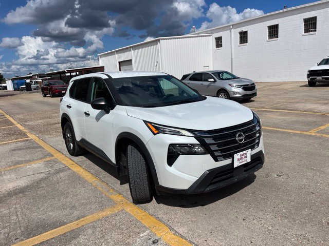 Used 2024 Nissan Rogue S FWD image 3