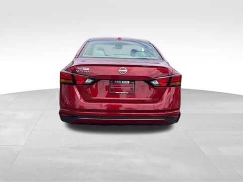 Used 2025 Nissan Altima 2.5 SV FWD image 6