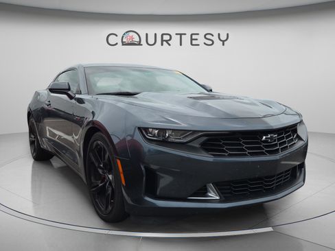 Used 2022 Chevrolet Camaro LT w/ RS Package RWD image 4