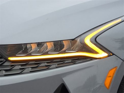 Used 2021 Kia K5 LX image 4