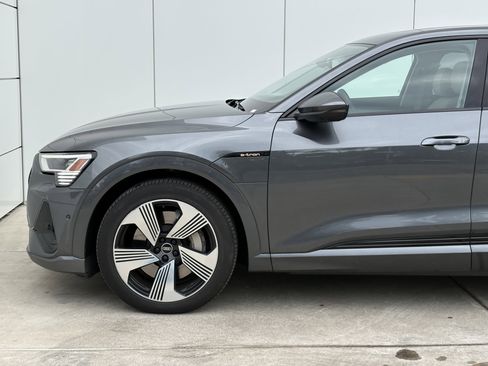 Used 2021 Audi e-tron Prestige w/ Prestige Package image 5