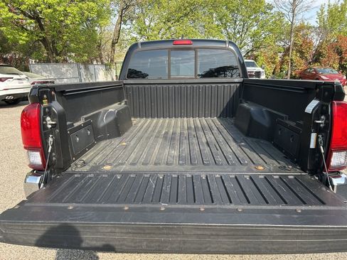 Used 2018 Toyota Tacoma SR5 image 23
