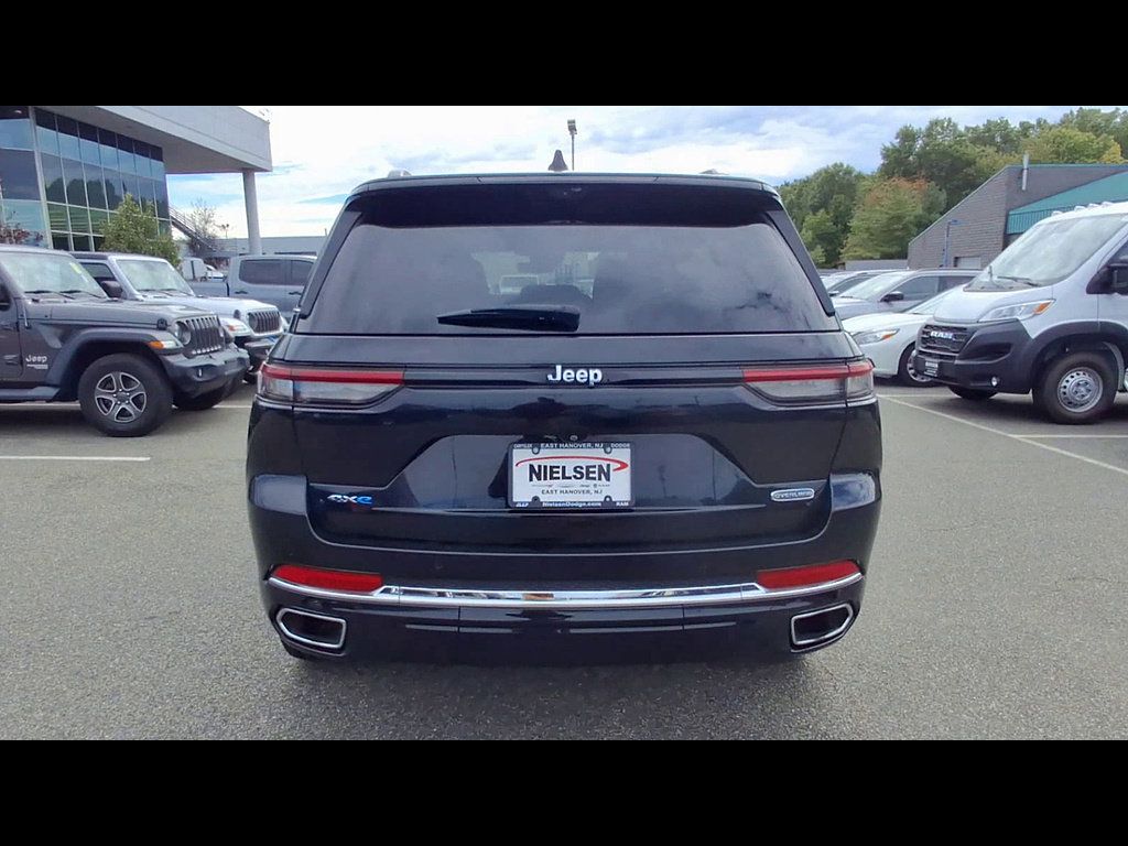 Used 2022 Jeep Grand Cherokee Overland w/ Advanced Protech Group III AWD/4WD image 7