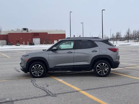 Used 2024 Chevrolet TrailBlazer LT w/ LT Cold Weather Package image 32